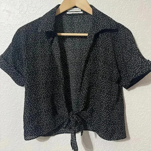 Urban Outfitters Tops - SOLD-Urban Outfitters Tie-Front Short Sleeve Cropped Top